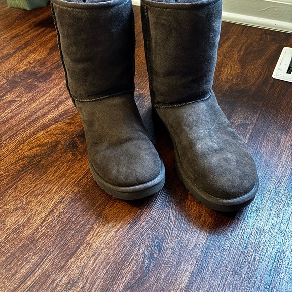 UGG Classic Short II Boots - Picture 3 of 9